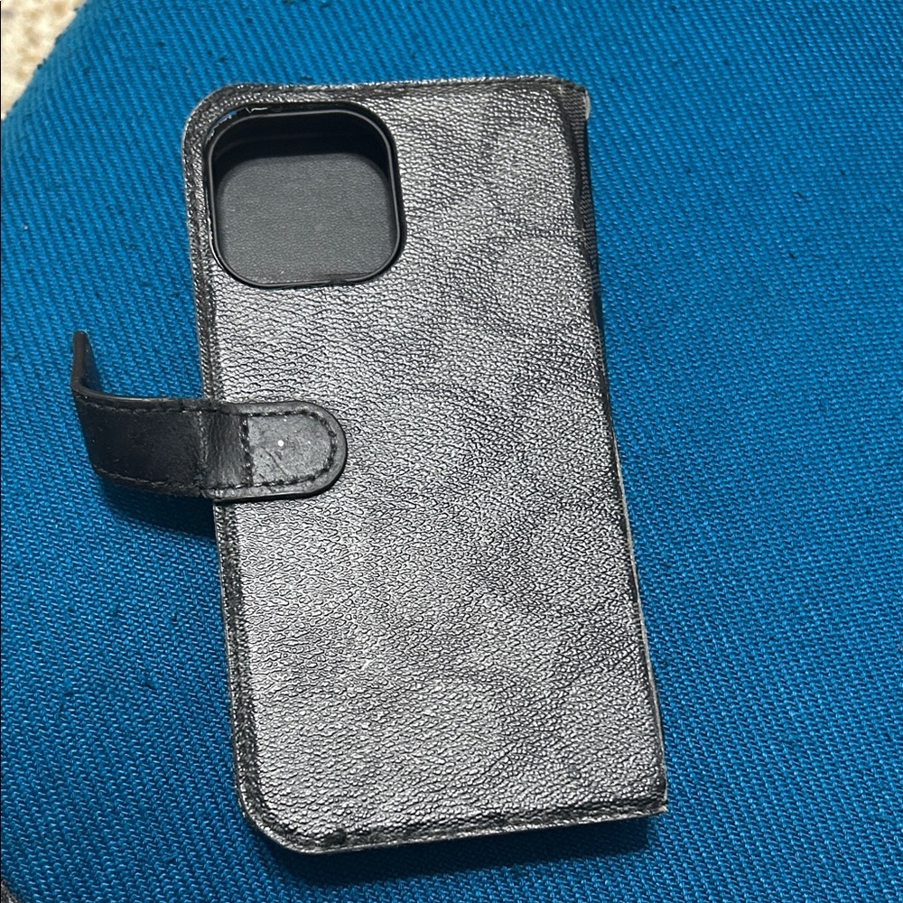 Coach Black Leather Phone iPhone 15 Pro Max magnético folio